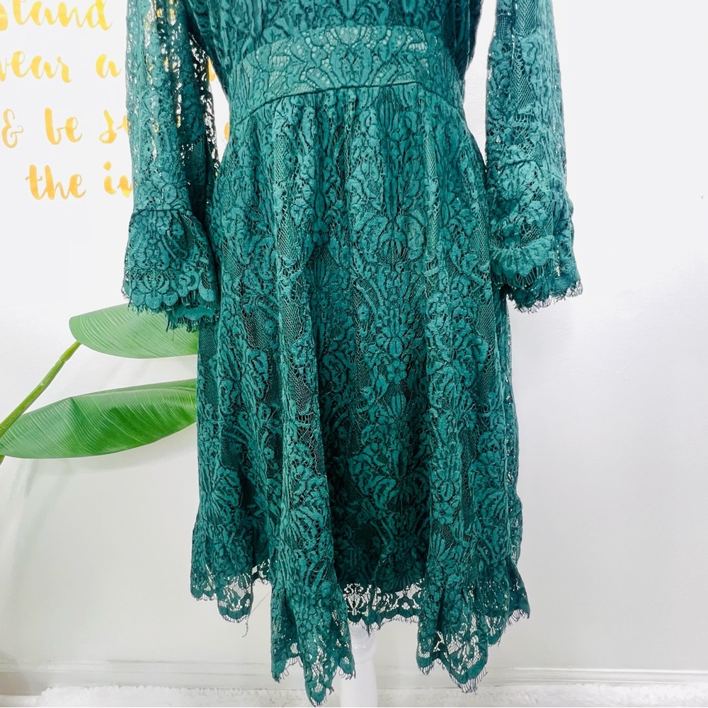 MODCLOTH Green Floral Lace Bell Sleeve Dress Size Small - Picture 8 of 16